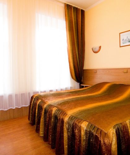 Номер «Стандарт» с большой кроватью